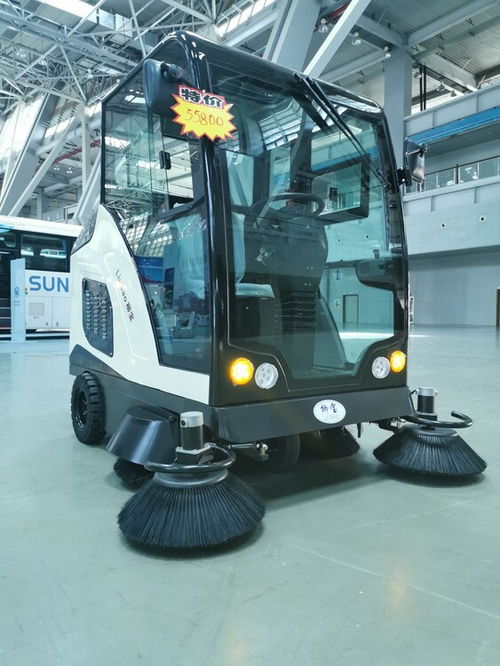 桂林柳宝扫地车LB2000 高效环保的城市清洁卫士